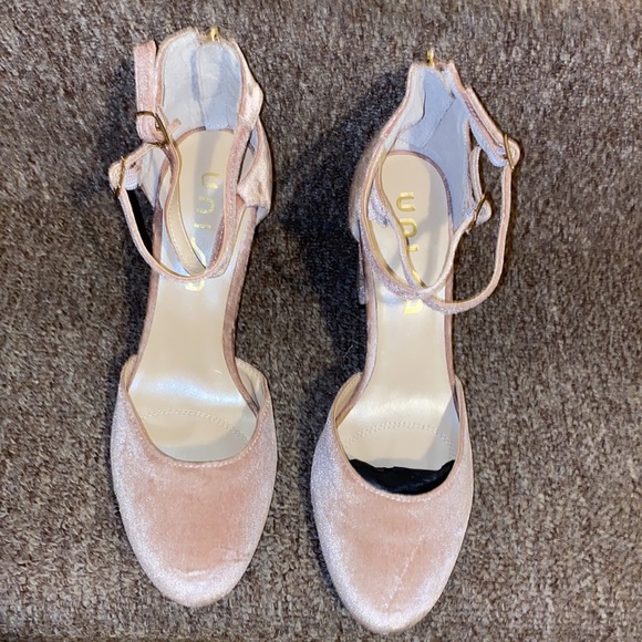 💖NWT Unisa Pearci Blush Velvet Pump - Picture 15 of 16